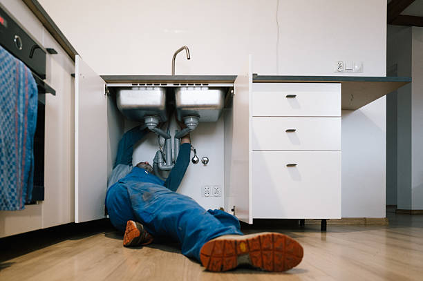 Professional Leak Detection technician working in Westlake Village, IL